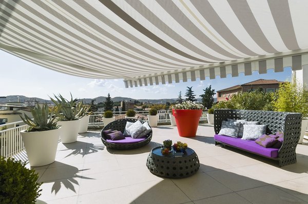 Store banne: l'accessoire indispensable pour votre terrasse