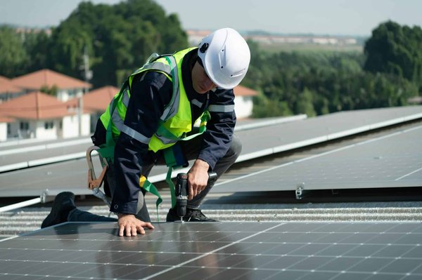 Installation de panneaux solaires à Ars-sur-Moselle : les principales étapes à respecter